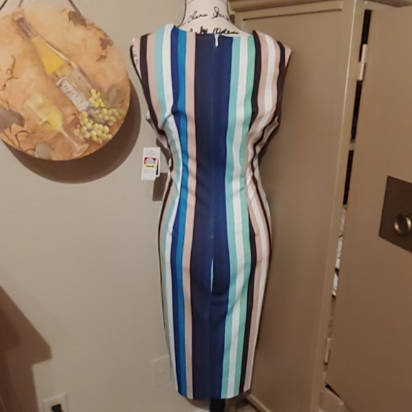 Dress for fun or work - Picture 2 of 2